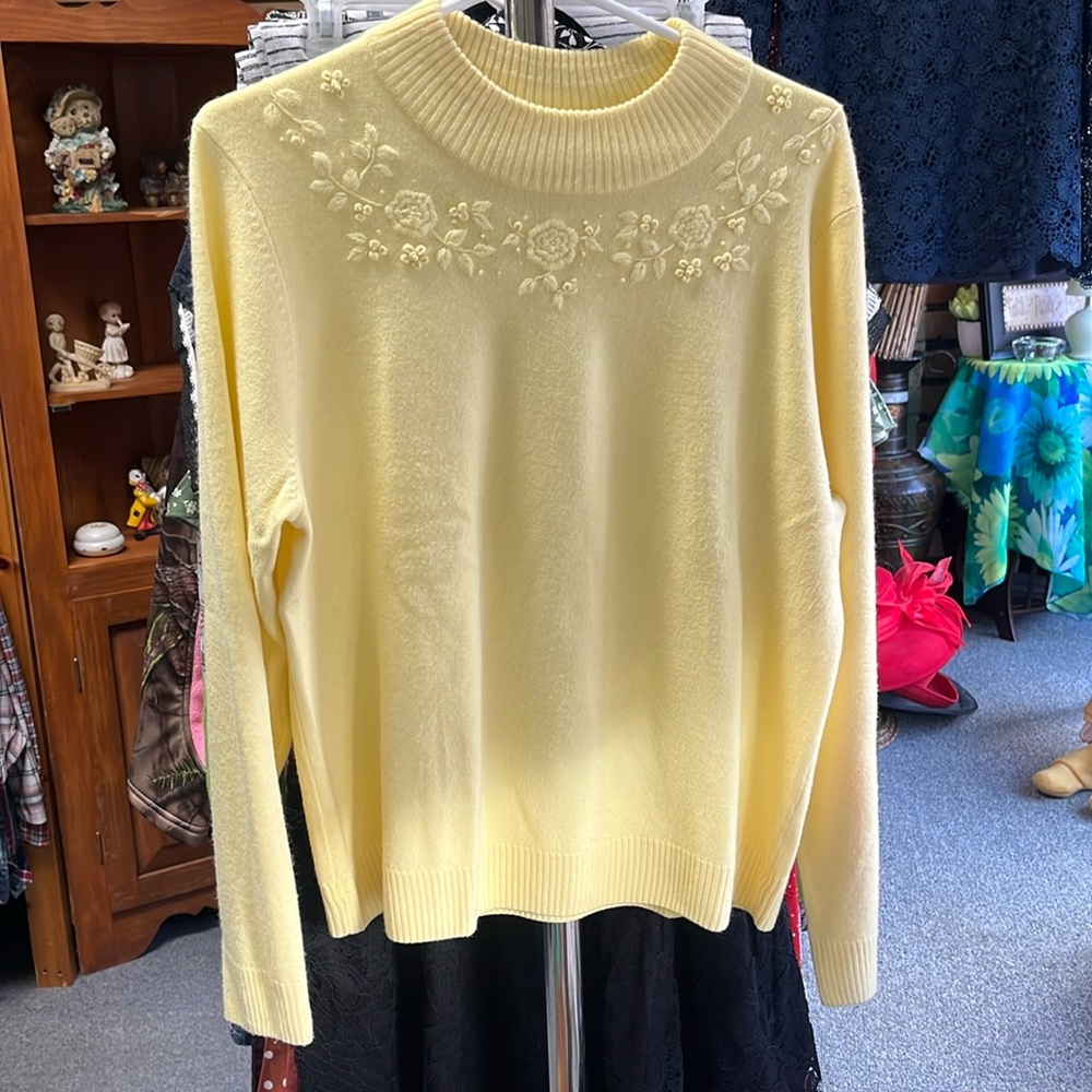 Vintage Tradition Butter Yellow Sweater PTP 23